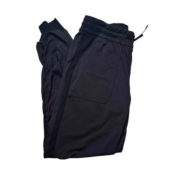 Lululemon Beyond the Studio Jogger *Black - Picture 4 of 11